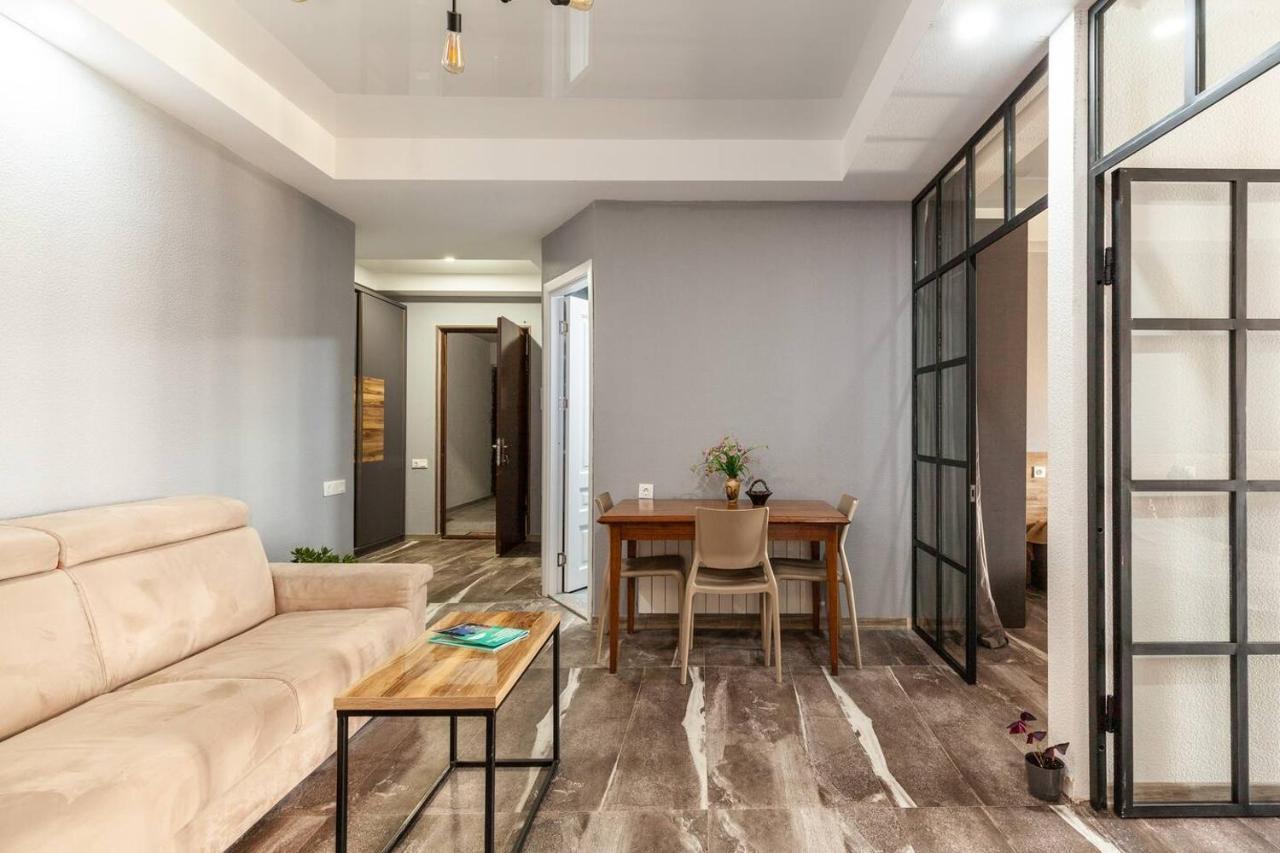 Veli Group Apartment In Old City Kutaisi Esterno foto
